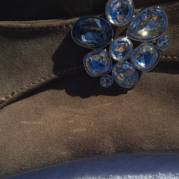 Elegant Tan Suede Clutch with Floral Accent By Swarvoski. - Picture 6 of 9